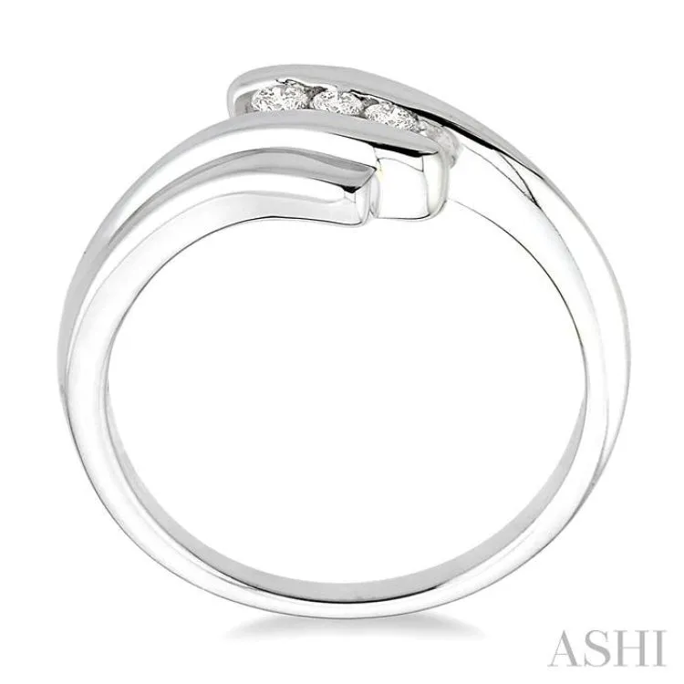 1/10 Ctw Round Cut Diamond Ring in Sterling Silver