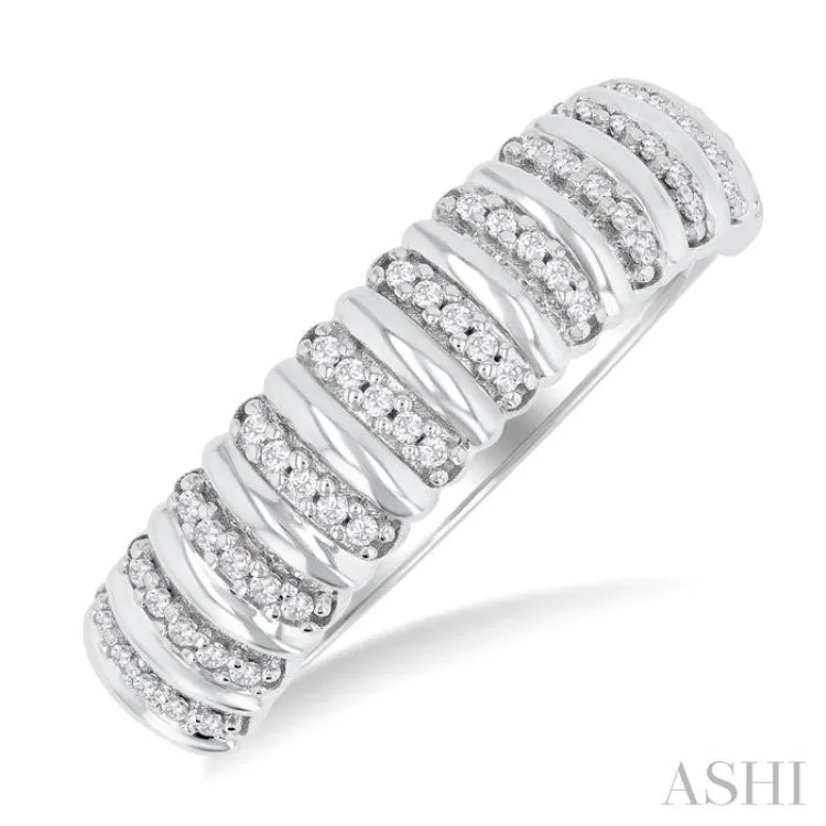 1/6 Ctw Ribbed Round Cut Diamond Fashion Ring in 14K White Gold