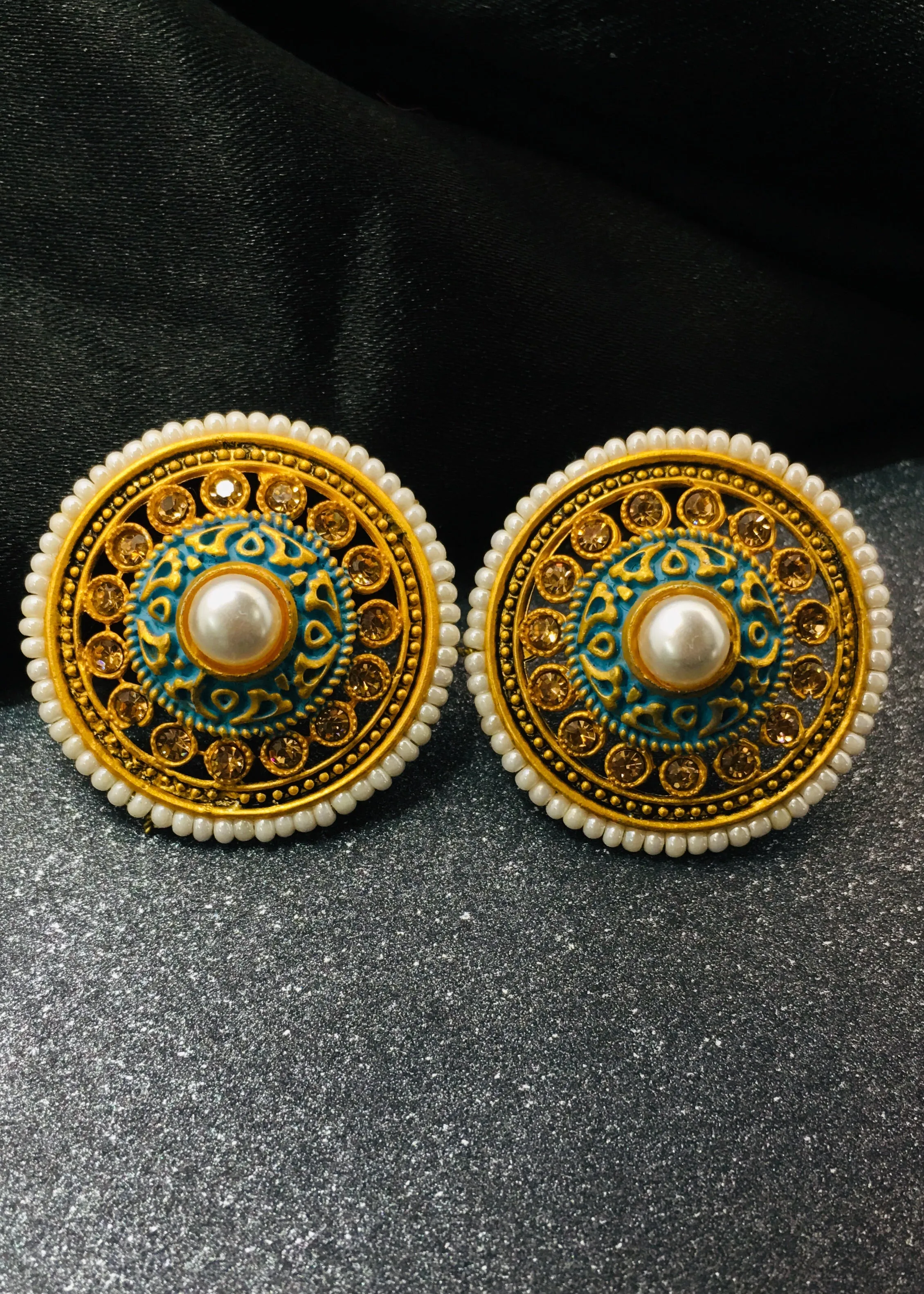 CIRCULAR FASHIONABLE EARRINGS