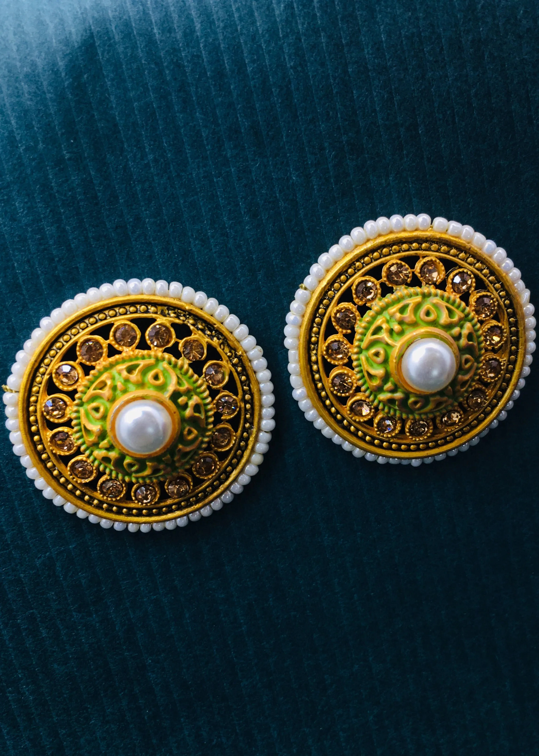 CIRCULAR FASHIONABLE EARRINGS