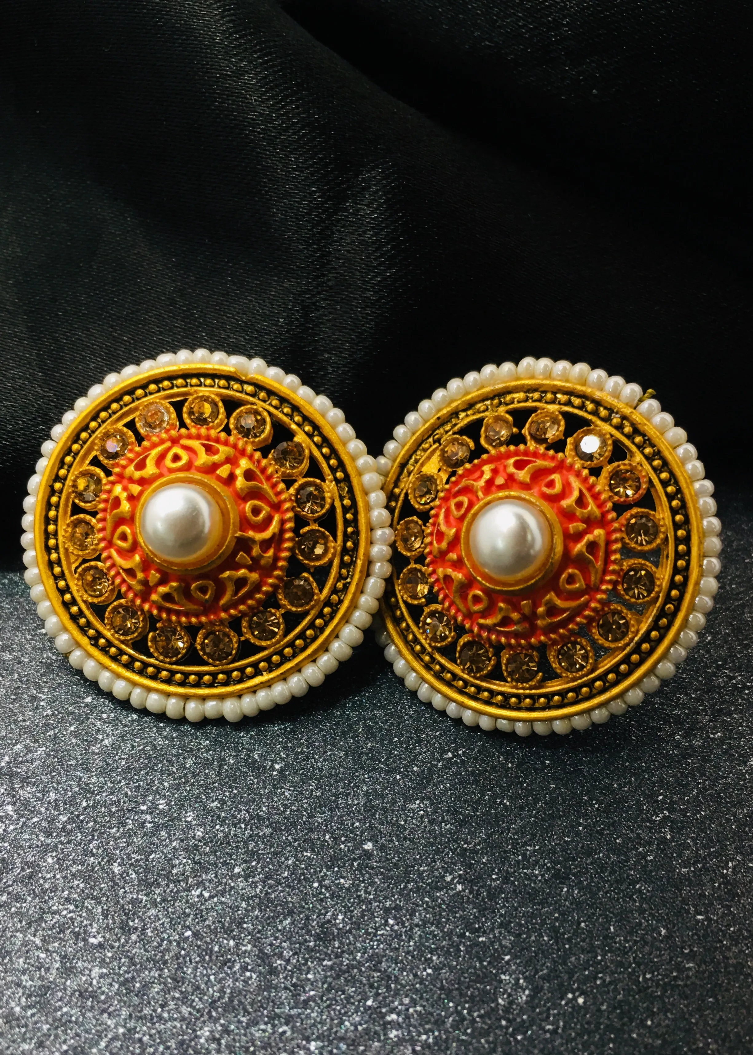 CIRCULAR FASHIONABLE EARRINGS