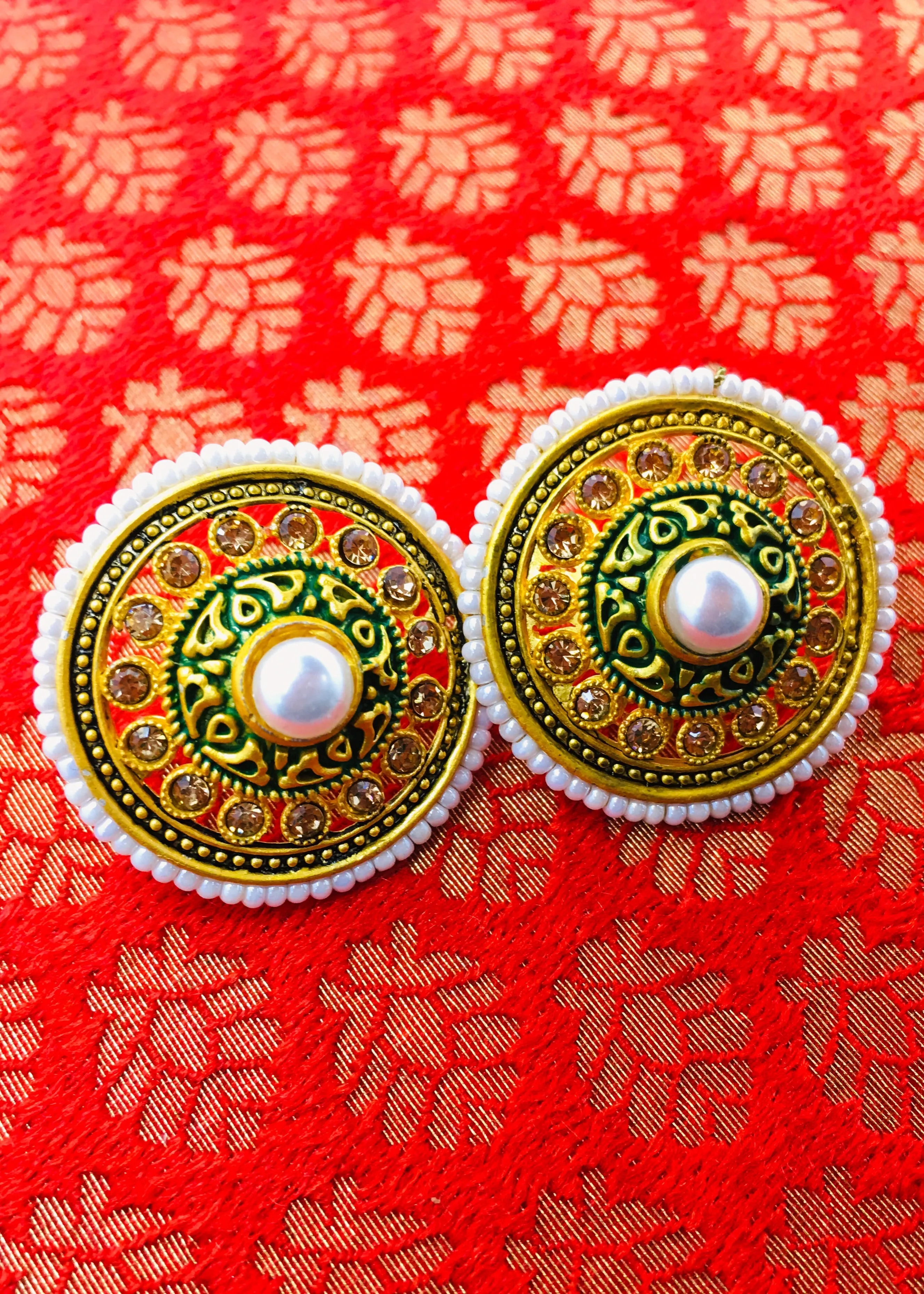 CIRCULAR FASHIONABLE EARRINGS