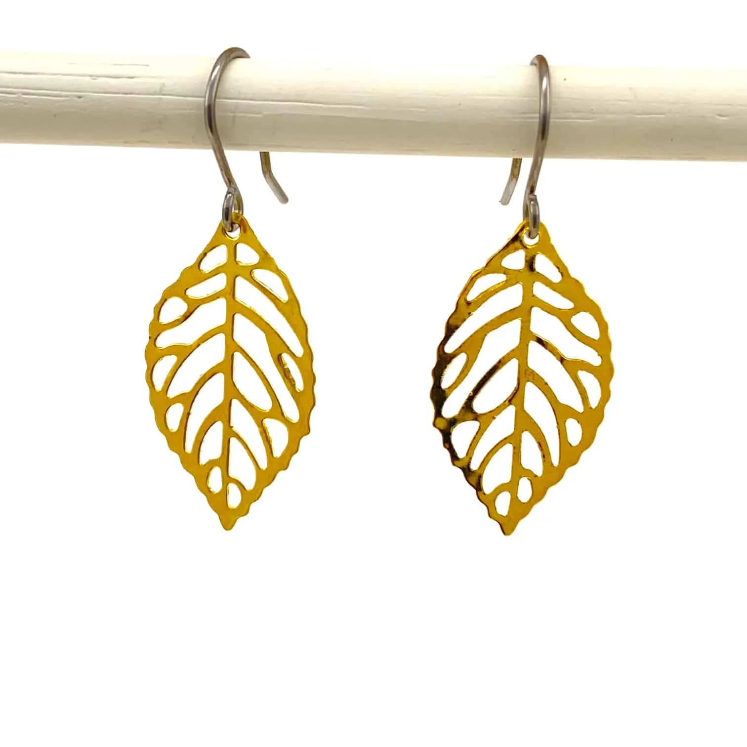 Mini golden leaf earring