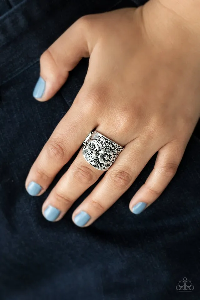 Paparazzi Ring ~ Tropical Bloom - Silver