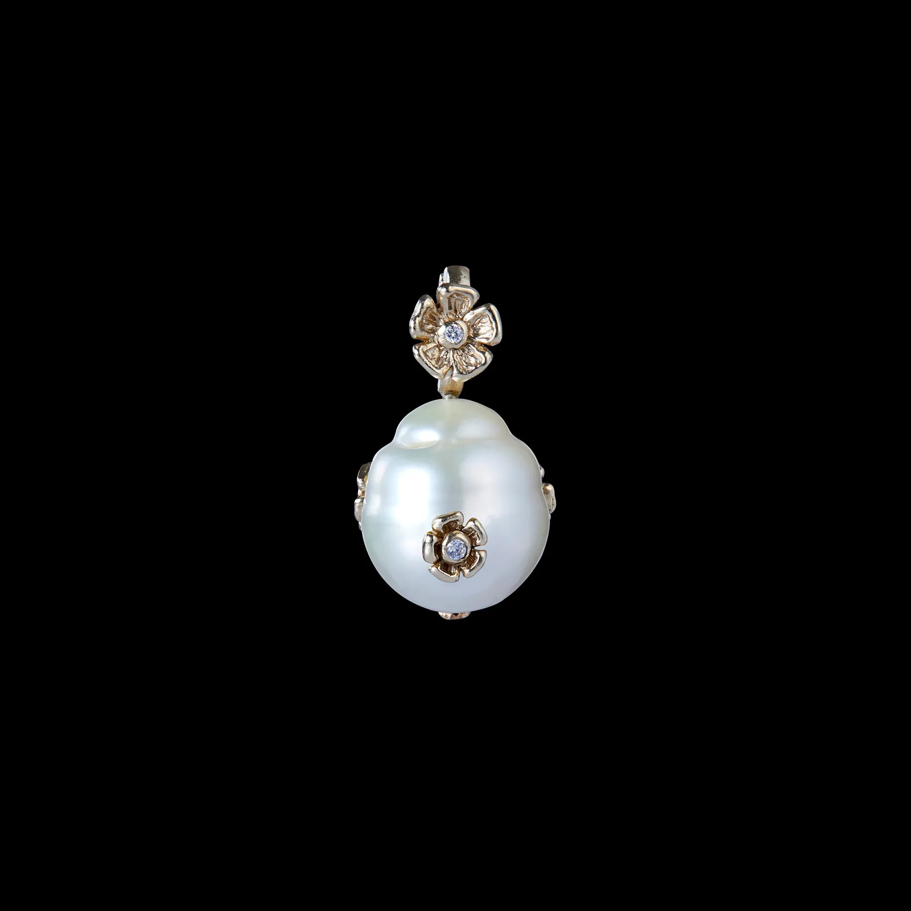 PRIMROSE MARIS WHITE SOUTH SEA SEMI BAROQUE PEARL PENDANT ONE-OF-A-KIND