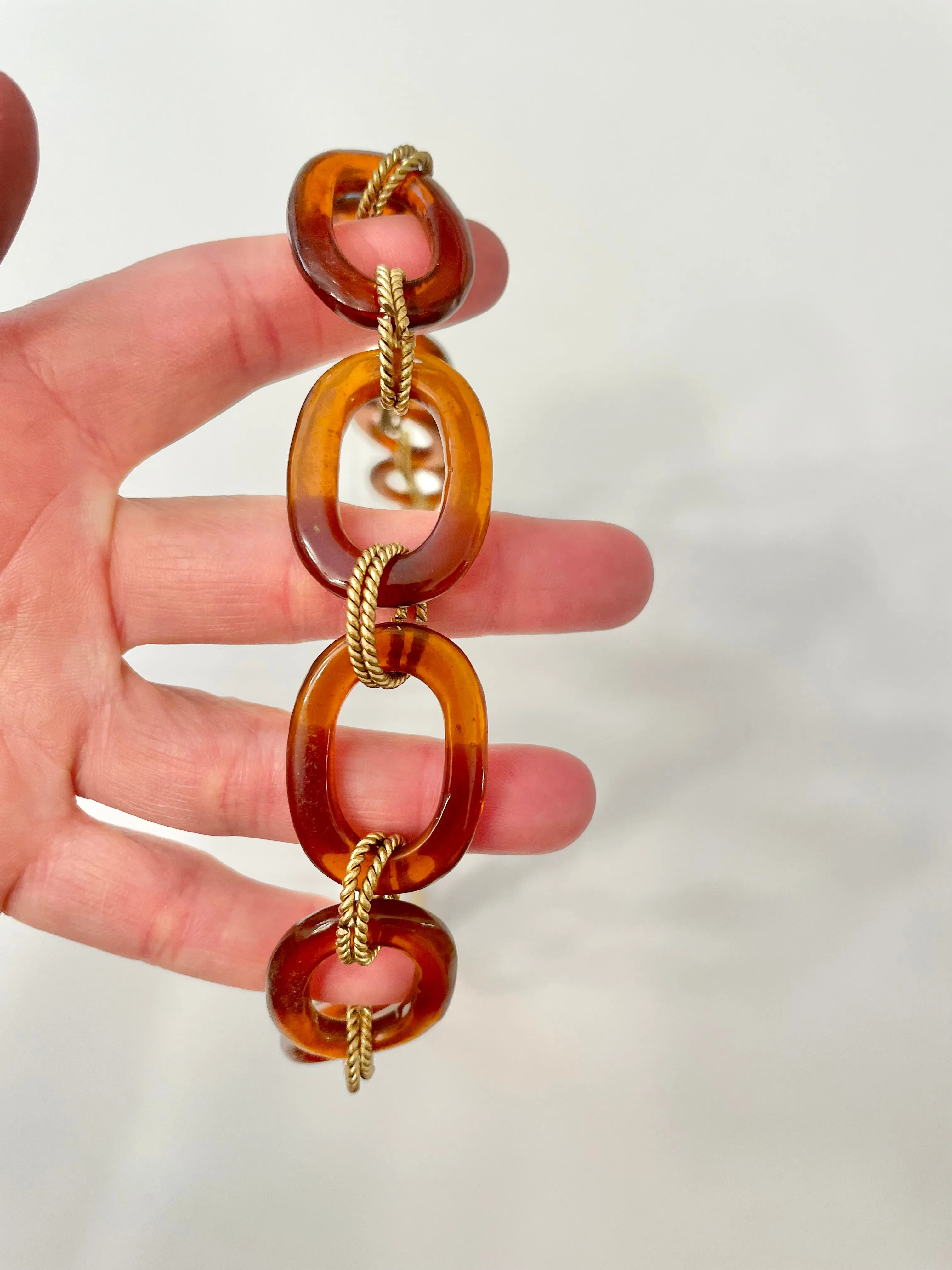 Vintage 1970's classy amber lucite chainlink necklace.... so chic